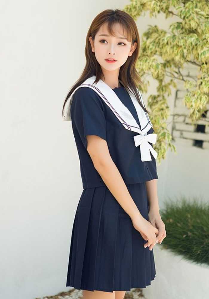 Bộ đồ học sinh thủy thủ có tông màu xanh navy