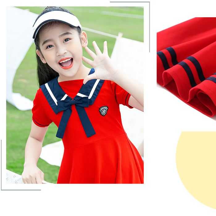 Đồng phục váy liền thân màu đỏ bắt mắt