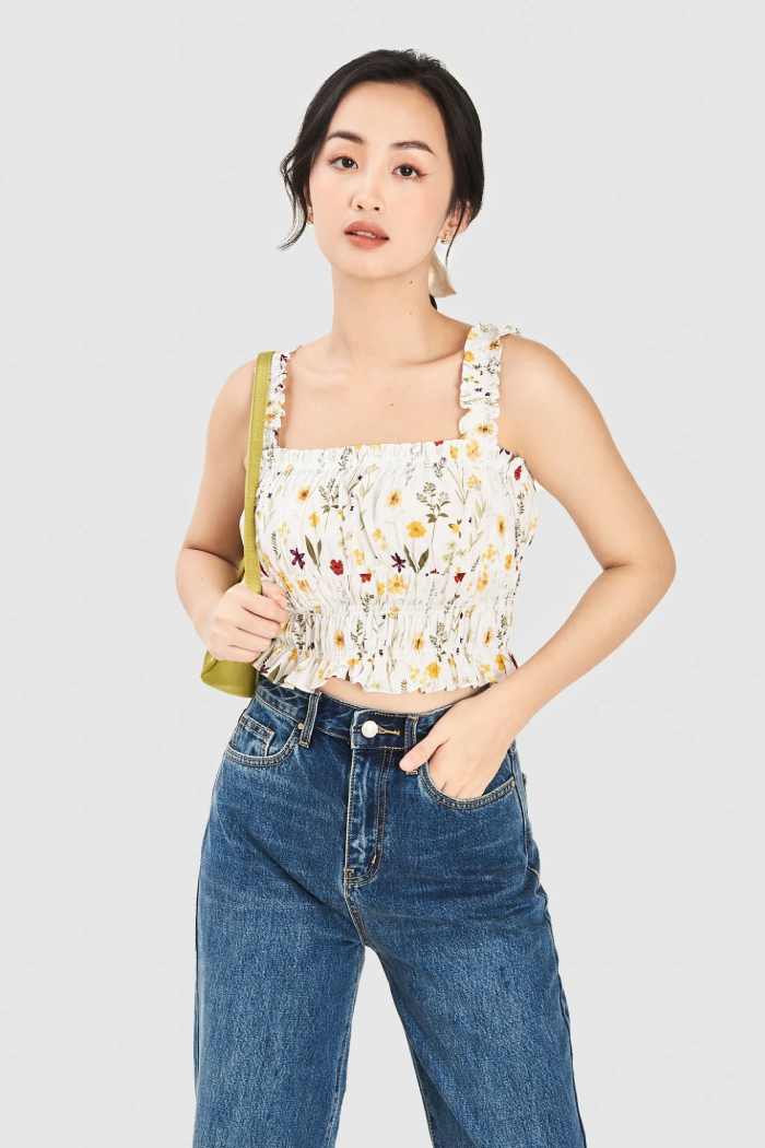 Trang phục áo hai dây họa tiết hoa nhí cách điệu
