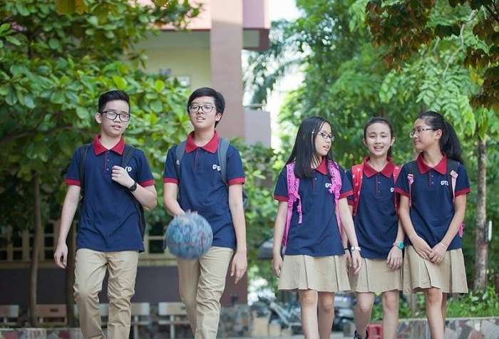 Áo polo màu xanh than của trường THCS Đoàn Thị Điểm