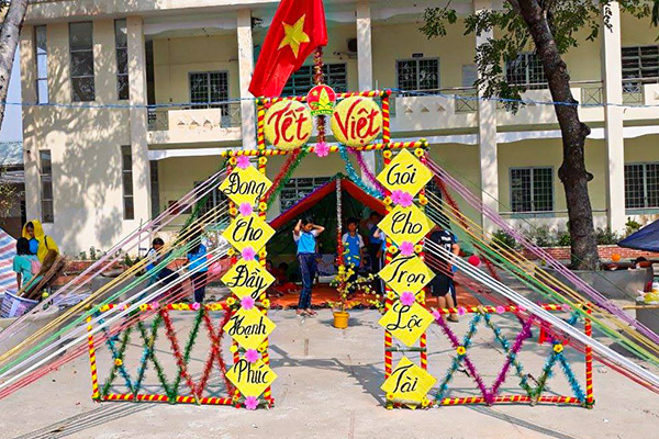 Tên cổng trại