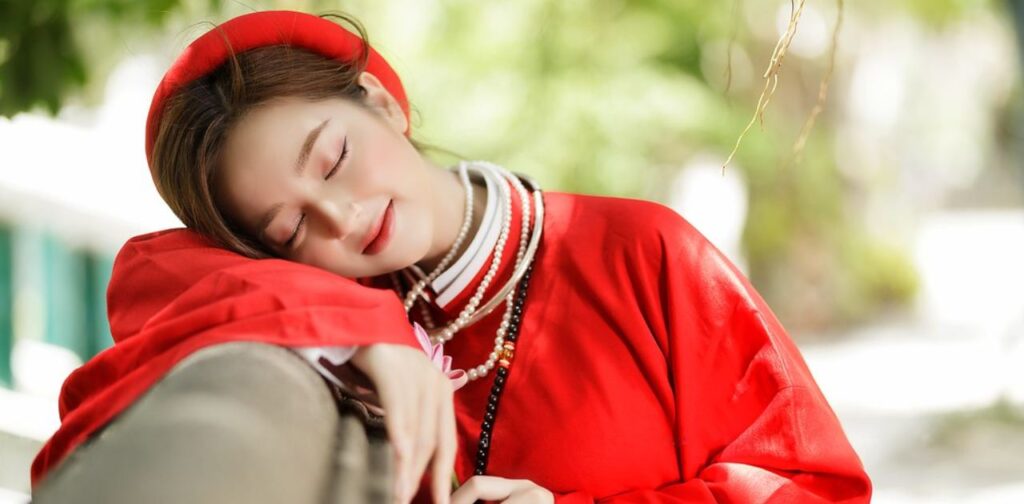 Trang điểm mặc áo dài đẹp, thu hút mọi ánh nhìn