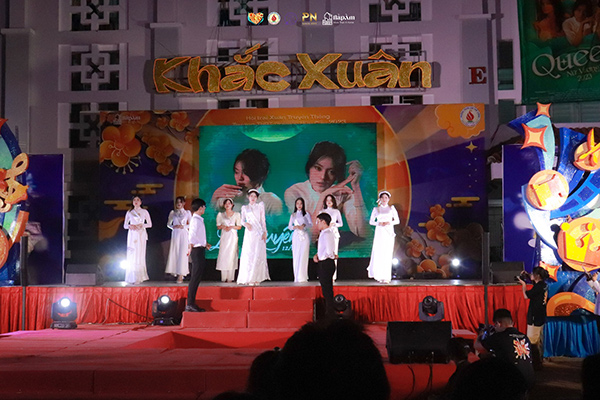 Hội thi văn nghệ xuân