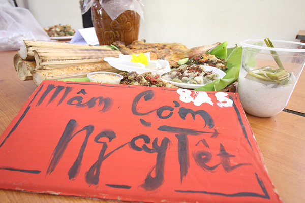 Mâm Cơm Trại Xuân