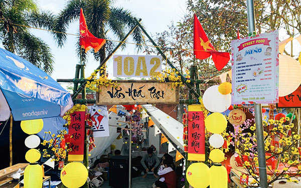 Trang trí cổng trại xuân