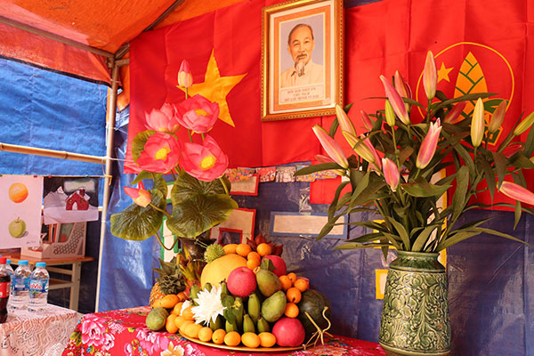 Trang trí trại Tết