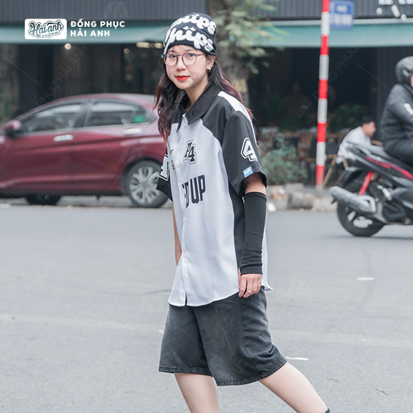 Áo Lớp Sơ Mi Oversize Chasing Màu Trắng Cool Ngầu