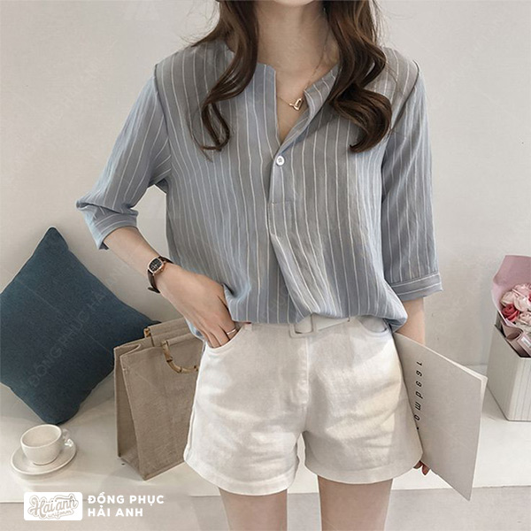 Mix match quần short cùng áo lớp sơ mi