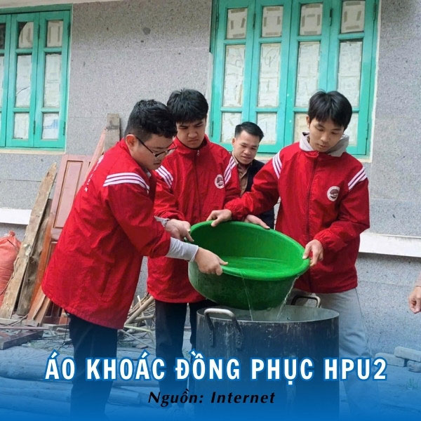 Thiết kế áo khoác gió đồng phục HPU2 màu đỏ rực rỡ, nổi bật
