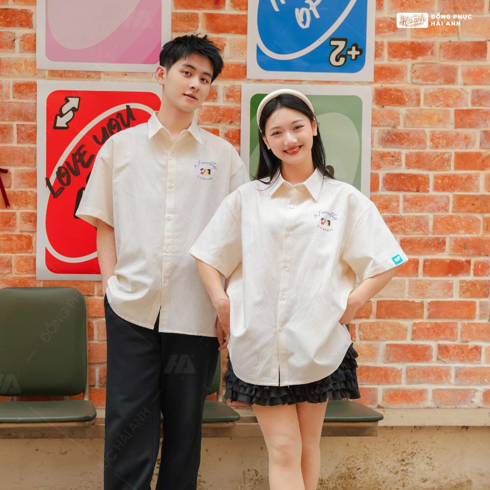 Outfit chân váy + áo Academy vàng cho diện mạo đầy cá tính và trendy