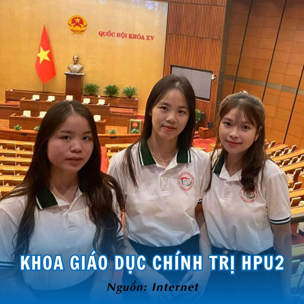 Nữ sinh Khoa Giáo dục Chính trị HPU2 duyên dáng trong áo đồng phục
