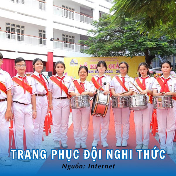 Trang phục đội nghi thức THCS Âu Lạc trang nghiêm