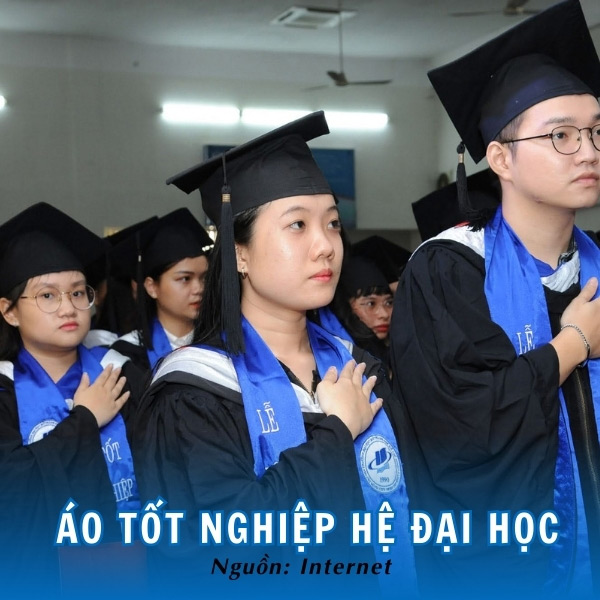 Áo tốt nghiệp hệ Đại học đen huyền bí, trang trọng