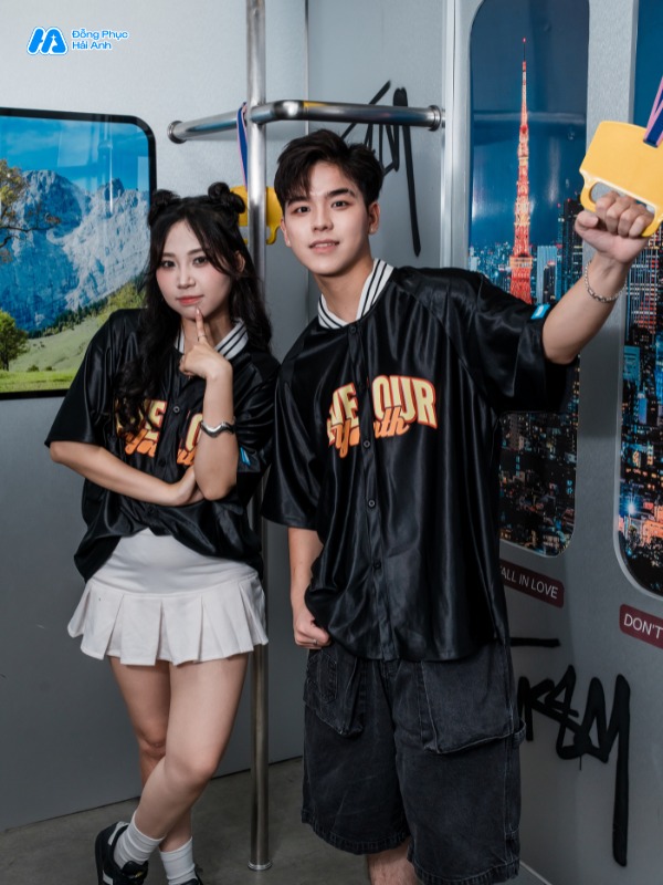 Áo lớp Flexin màu đen ấn tượng, độc đáo