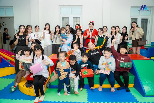 Người Hải Anh trở thành những Ông Già Noel đem niềm vui đến các em nhỏ