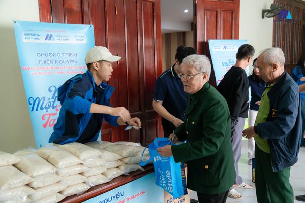Người dân thích thú tham gia “Phiên chợ 0 đồng”
