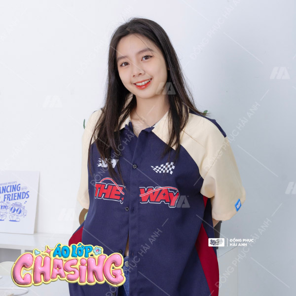 Mẫu Áo Lớp Sơ Mi Oversize Chasing Màu Xanh Đen Phối Kem Cheese - ảnh 2
