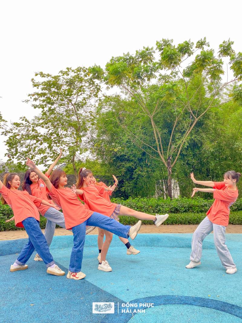 Áo lớp giống như người bạn của thời học sinh