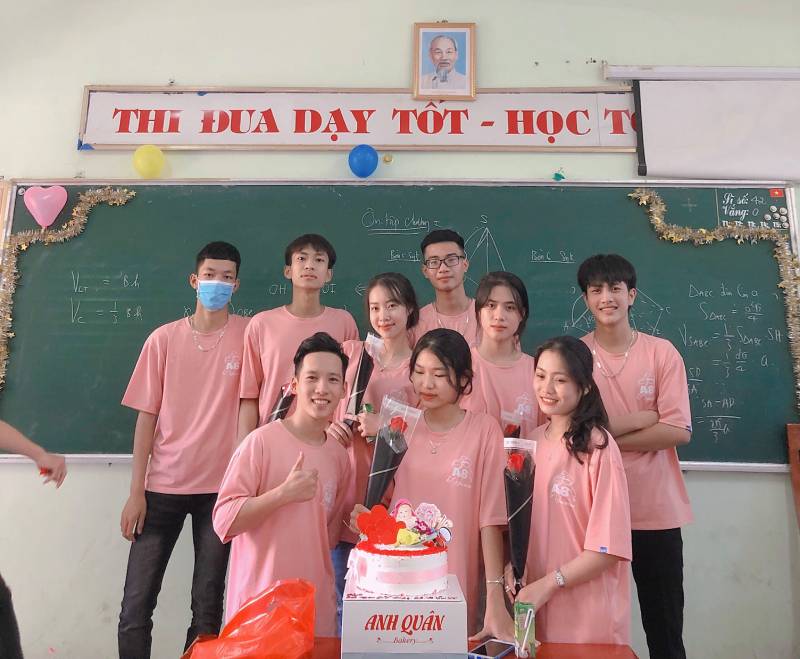 Áo lớp gắn liền với những kỉ niệm tươi đẹp