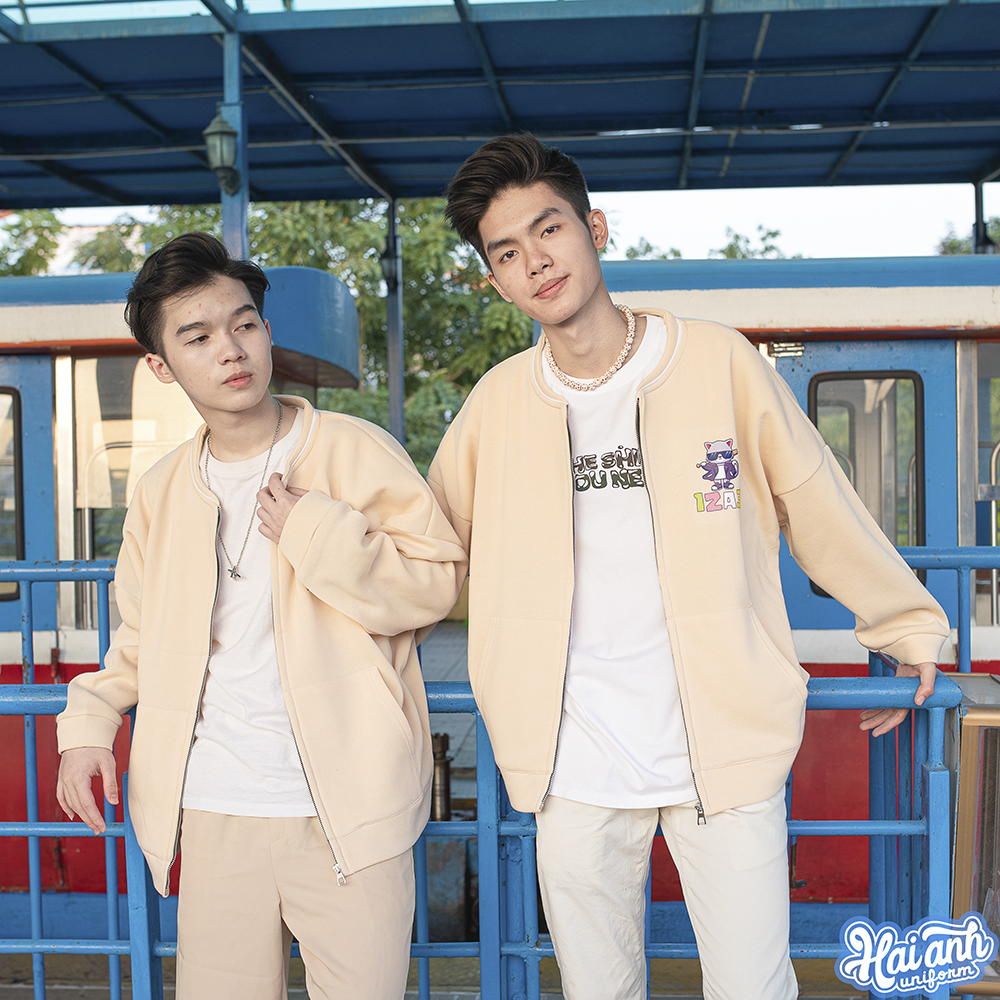 Mẫu Áo Khoác Nỉ Bomber Màu Kem Sữa
