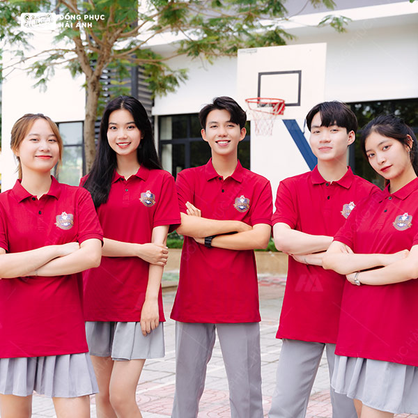 Besties màu đỏ đô với kiểu cổ bẻ thanh lịch
