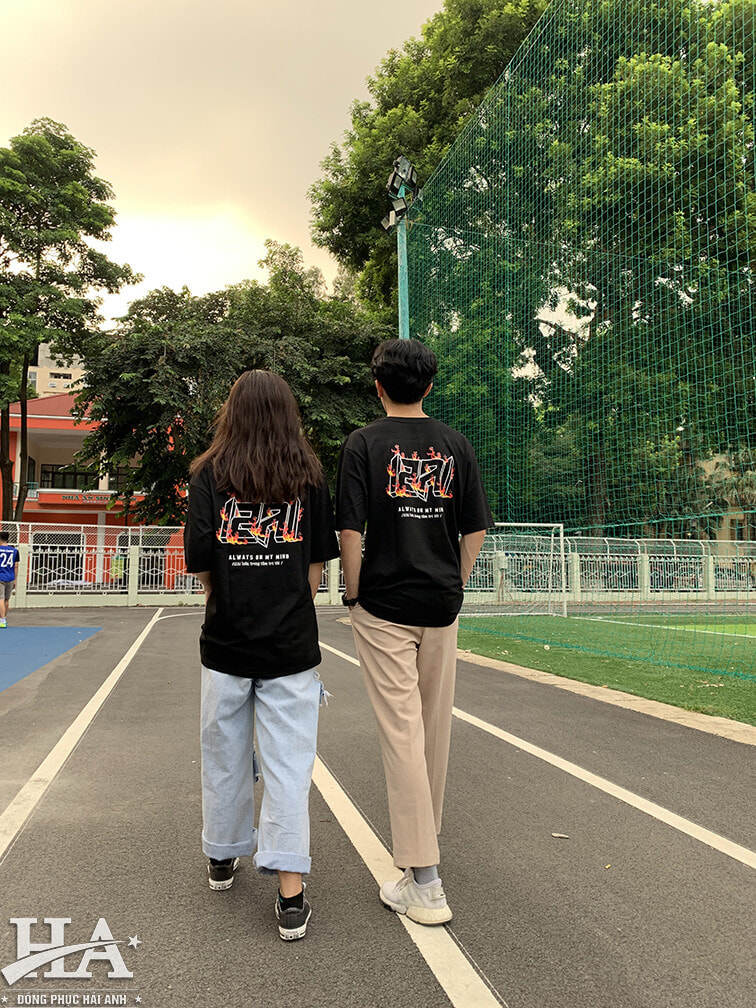 Mẫu áo lớp oversize cổ tròn màu đen