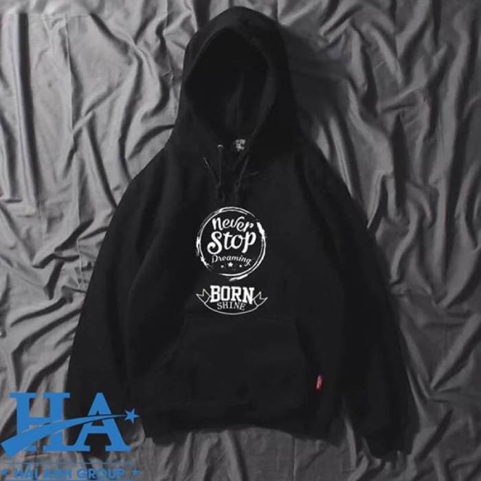 Mẫu áo lớp hoodie màu đen form rộng, cá tính