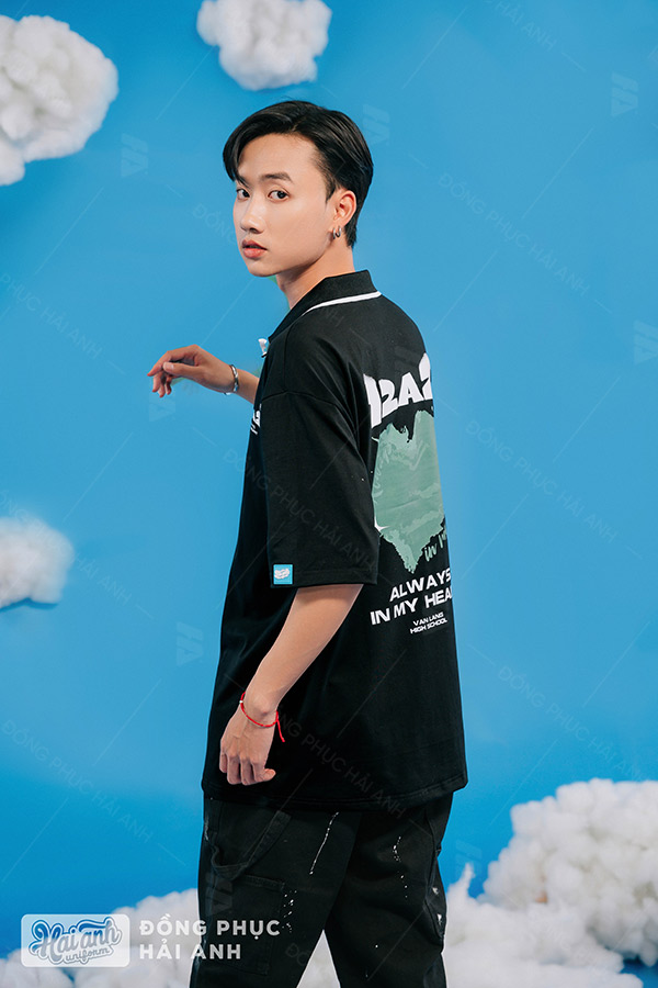 Áo lớp oversize cổ dệt màu đen - Hình 1