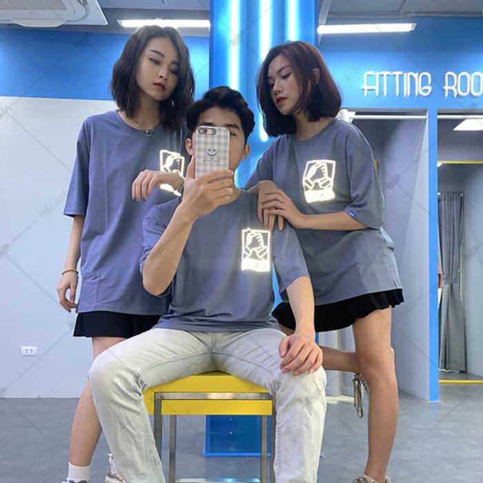 Chiếc áo lớp phản quang màu xám xanh dễ phối cùng nhiều trang phục khác nhau