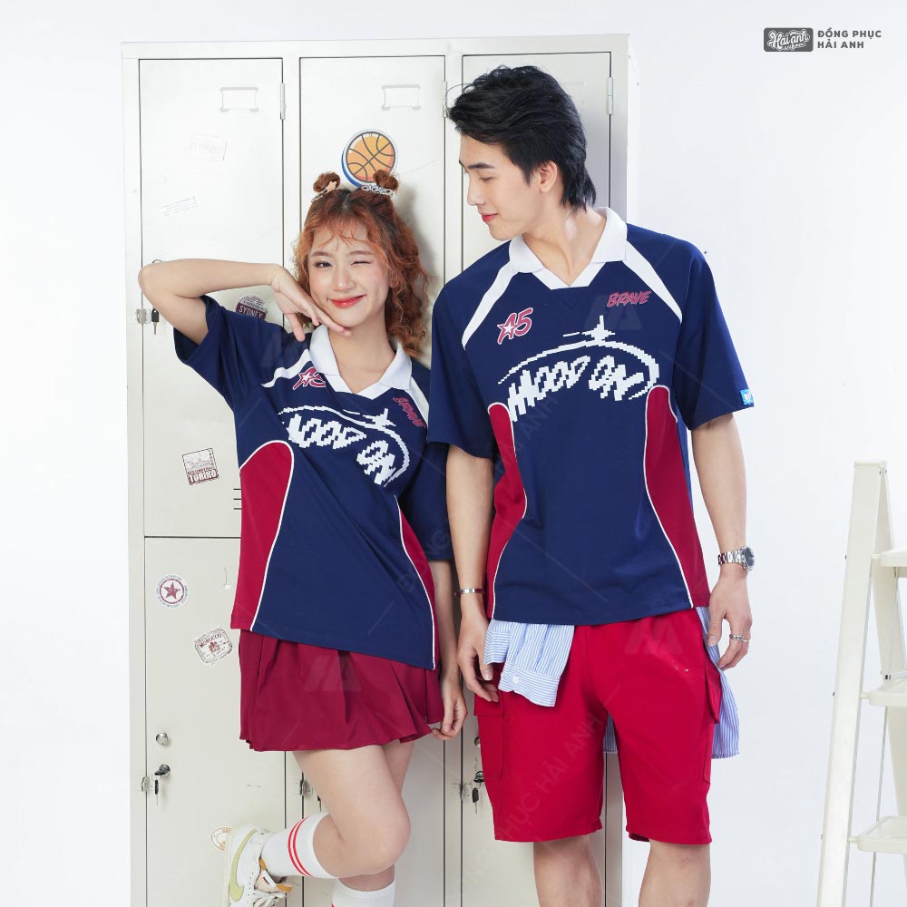 Trẻ trung và phong cách khi mix Hustle xanh đen cùng quần chân váy