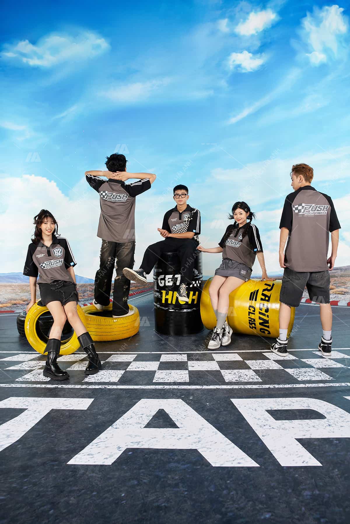 Mẫu Áo Lớp Polo Oversize Tay Raglan Màu Xám Đen - ảnh 3