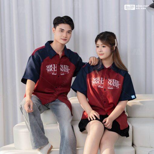 Mẫu Áo Lớp Sơ Mi Oversize Chasing Màu Đỏ Đô Phối Xanh Đen - ảnh 4