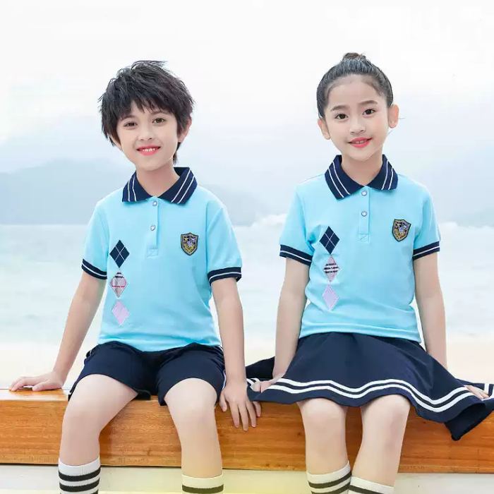 Mẫu trang phục thiết kế kiểu dáng polo với phần viền cổ màu đen