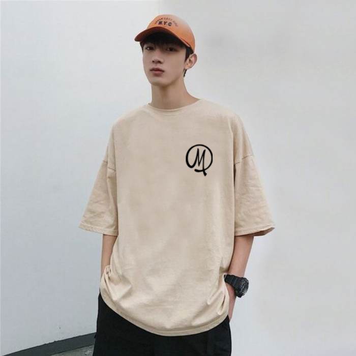 Áo thun in hình bắt mắt kiểu dáng oversize được nhiều bạn trẻ yêu thích