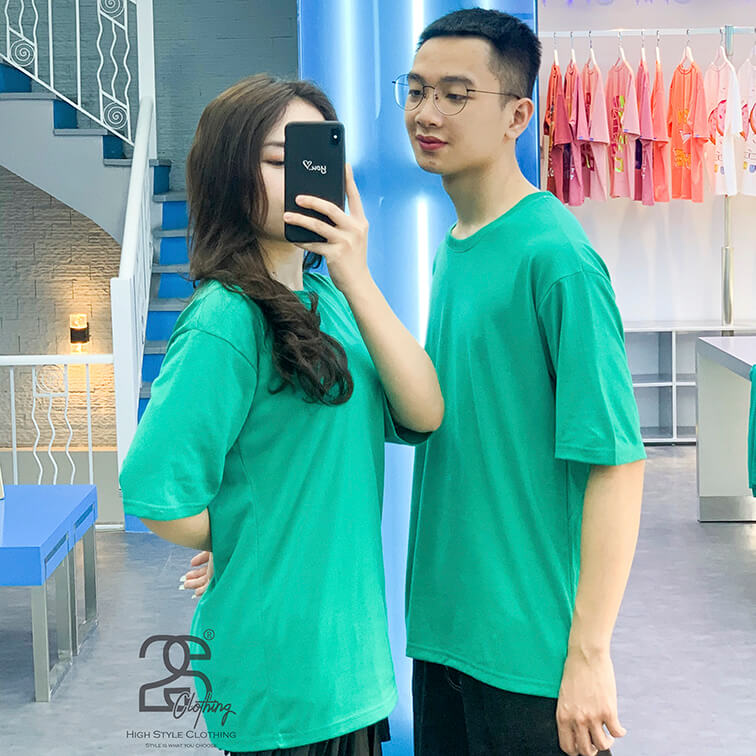 Cận cảnh mẫu áo thun màu xanh lý giá sỉ chất lượng tốt