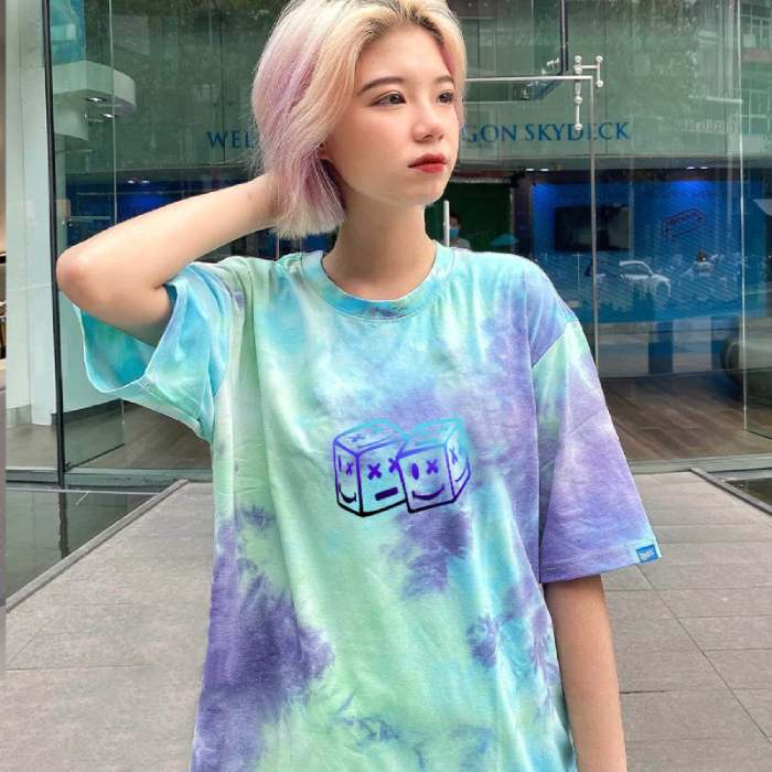 Mẫu áo thiết kế kiểu dáng oversize phù hợp cho cả nam và nữ