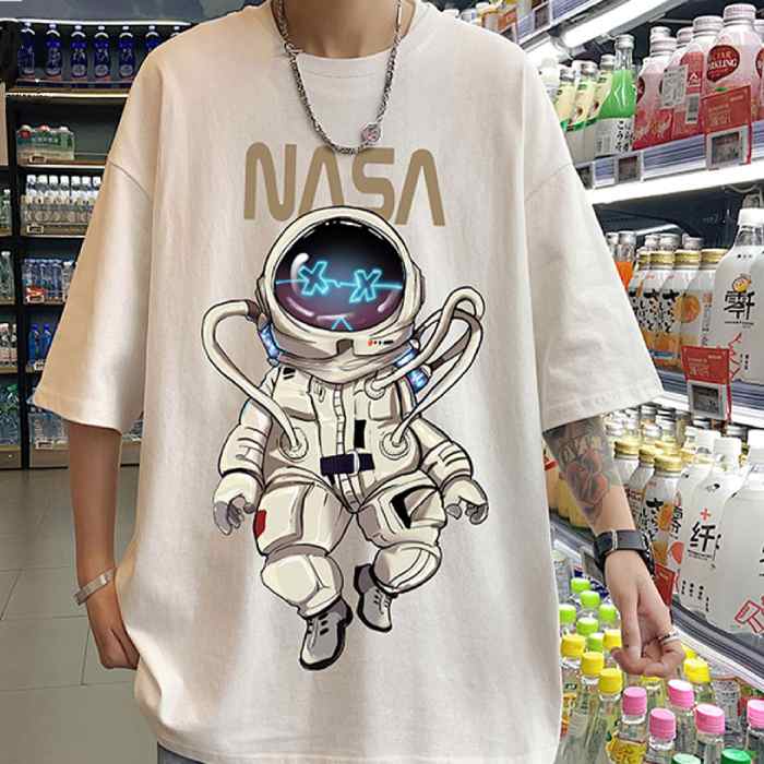 Kết hợp áo phi hành gia cùng quần short tăng thêm nét trẻ trung