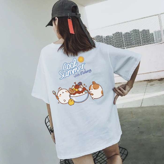 Mẫu áo thun màu trắng được nhiều học sinh sử dụng