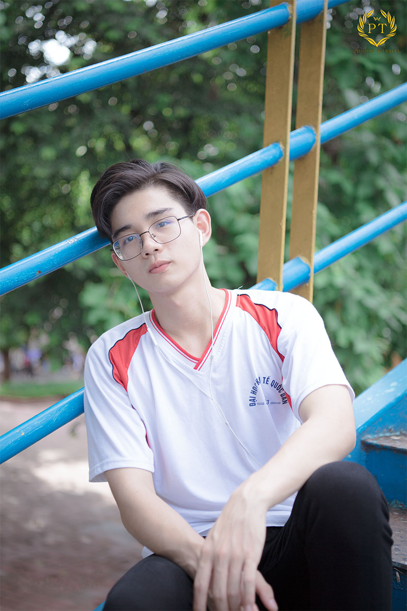 Mắt kính cũng là phụ kiện được các bạn nam theo đuổi