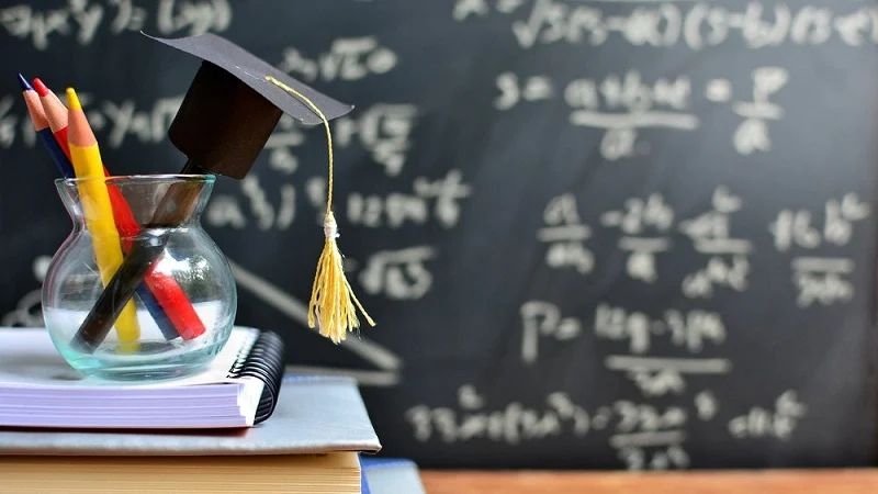 Học sinh cần vượt qua bài thi tiêu chuẩn quốc tế để tiến hành làm hồ sơ học bổng du học