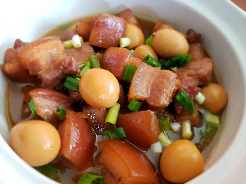 Trứng cút kho thịt – Món ăn dành cho học sinh, sinh viên