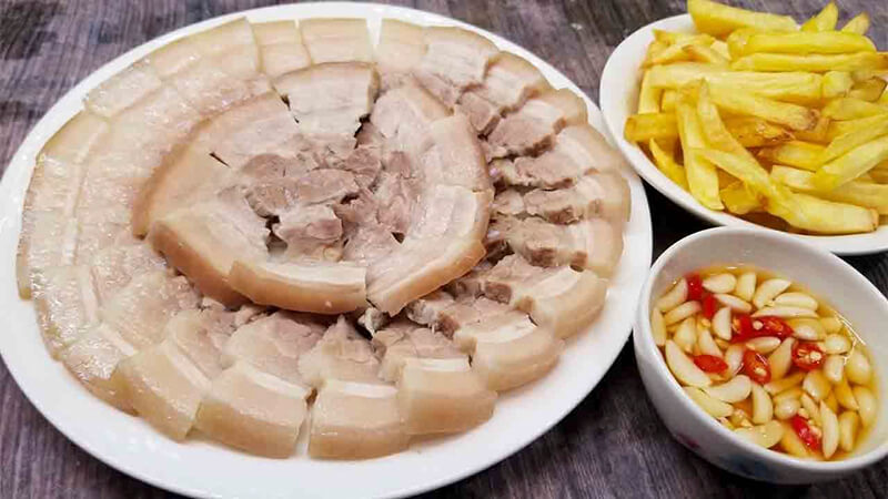 Thịt heo chấm mắm – Món ăn ngon dễ làm cho học sinh, sinh viên