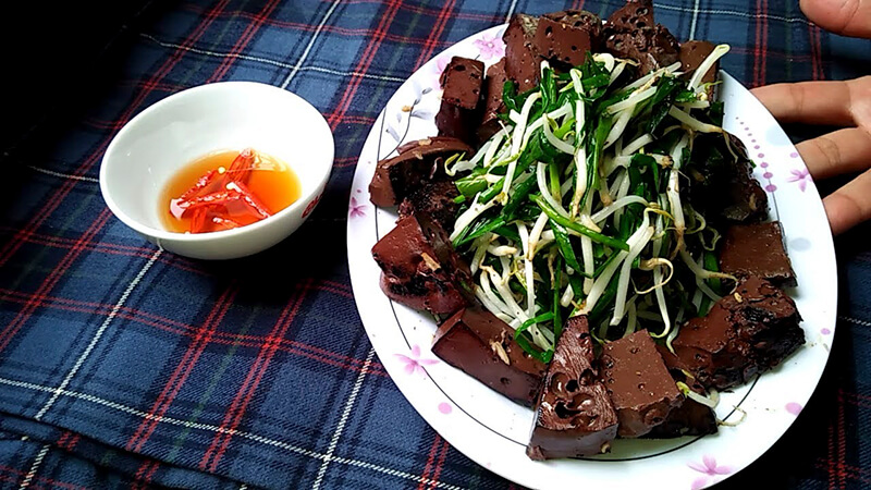 Các món ăn ngon dễ làm cho học sinh, sinh viên không thể bỏ qua giá hẹ xào huyết heo