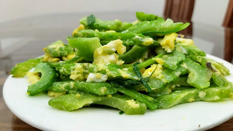 Khổ qua (mướp đắng) xào trứng – Món ăn ngon bổ rẻ dành cho học sinh, sinh viên