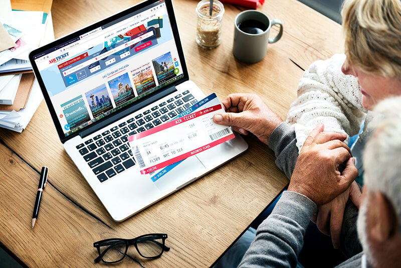Đặt trước vé máy bay từ 3 – 6 tháng sẽ giúp bạn tiết kiệm được chi phí hơn rất nhiều