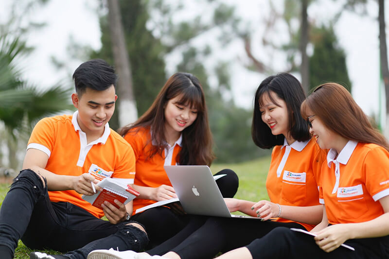 Học tập chăm chỉ để lấy học bổng sẽ giúp sinh viên có thêm một khoản tiền tiết kiệm