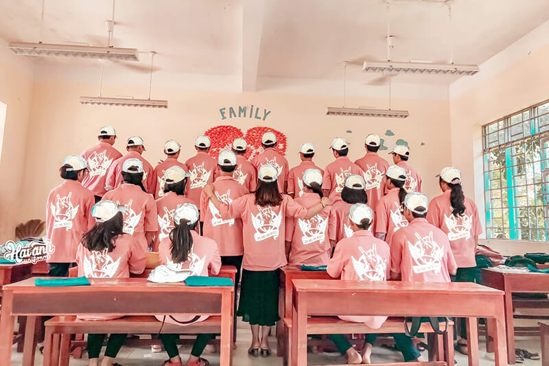 Mặc áo lớp phản quang cũng chính là cách để lưu giữ tình bạn sau này