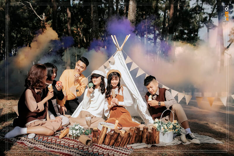 Chụp ảnh kỷ yếu concept picnic càng làm gắn kết thêm tình bạn chúng mình