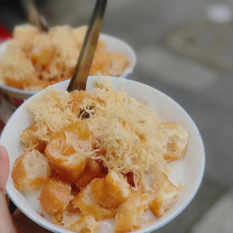 Quán chào sườn "huyền thoại" giữa thiên đường đồ ăn vặt cổng trường Bách Khoa