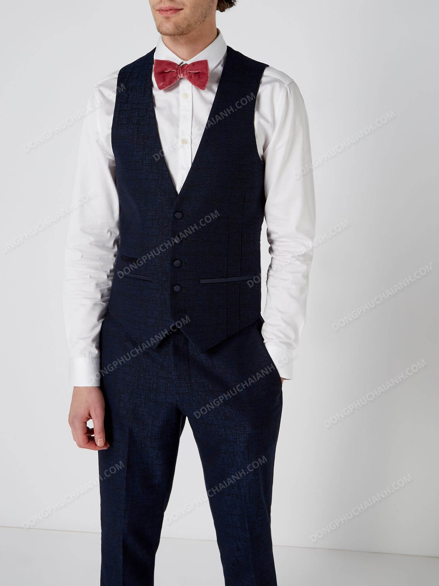 Đồng phục áo vest nam công sở thực sự đẹp, chất lượng có thể trở thành nhân tố quyết định ảnh hưởng tới ấn tượng thời trang, phong cách cho các quý ông.